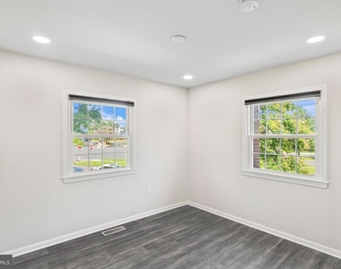 101 Williamsburg Road - Photo Thumbnail 20