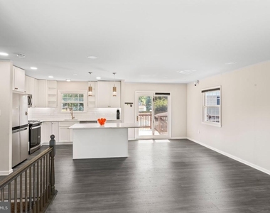 101 Williamsburg Road - Photo Thumbnail 7