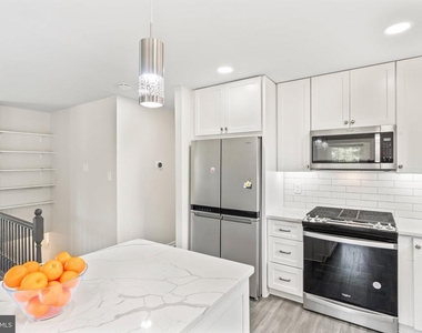 101 Williamsburg Road - Photo Thumbnail 5