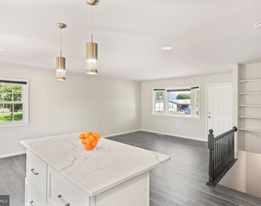 101 Williamsburg Road - Photo Thumbnail 6