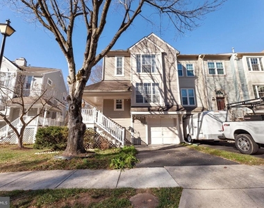 8308 Southern Oaks Court - Photo Thumbnail 2