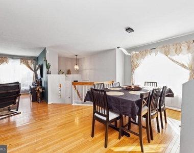 8308 Southern Oaks Court - Photo Thumbnail 11
