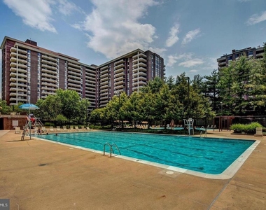 1800 Old Meadow Road - Photo Thumbnail 6