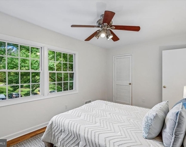 1851 Wainwright Drive - Photo Thumbnail 15