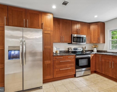 1851 Wainwright Drive - Photo Thumbnail 8
