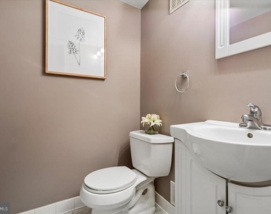 1851 Wainwright Drive - Photo Thumbnail 14