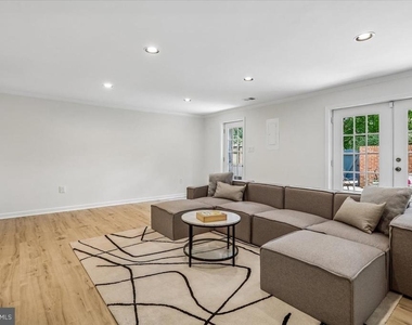 1851 Wainwright Drive - Photo Thumbnail 27