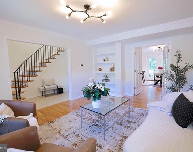 1851 Wainwright Drive - Photo Thumbnail 3