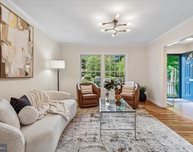 1851 Wainwright Drive - Photo Thumbnail 5