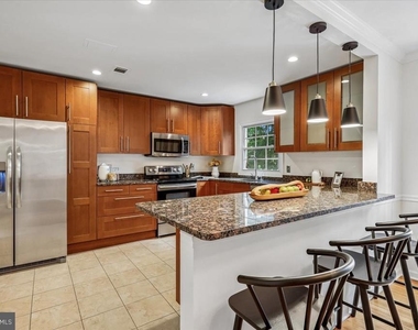 1851 Wainwright Drive - Photo Thumbnail 10