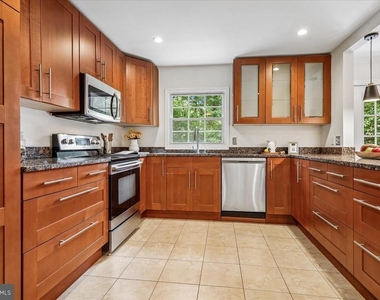 1851 Wainwright Drive - Photo Thumbnail 9