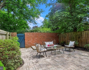 1851 Wainwright Drive - Photo Thumbnail 32