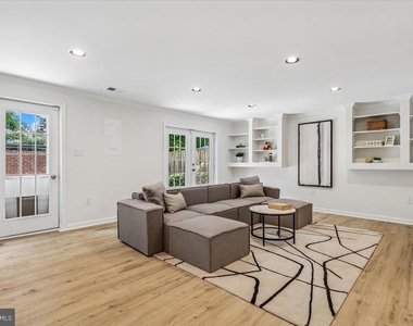 1851 Wainwright Drive - Photo Thumbnail 25