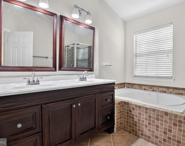 4129 Grover Glen Court - Photo Thumbnail 11