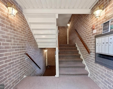 1405 Northgate Square - Photo Thumbnail 3