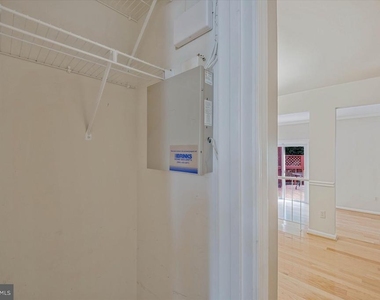 7177 Lake Cove Drive - Photo Thumbnail 12