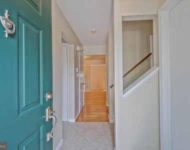 7177 Lake Cove Drive - Photo Thumbnail 6