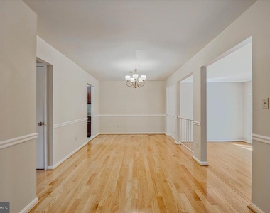 7177 Lake Cove Drive - Photo Thumbnail 14