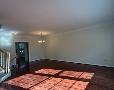 13906 Gothic Drive - Photo Thumbnail 6