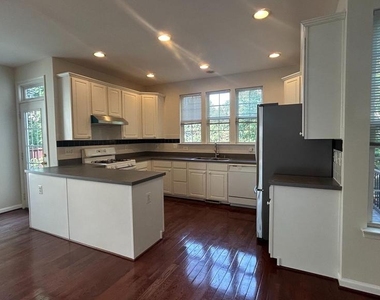 13906 Gothic Drive - Photo Thumbnail 9