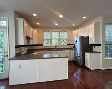 13906 Gothic Drive - Photo Thumbnail 8