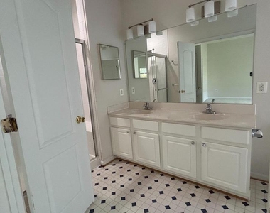 13906 Gothic Drive - Photo Thumbnail 14