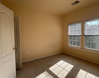 13906 Gothic Drive - Photo Thumbnail 18
