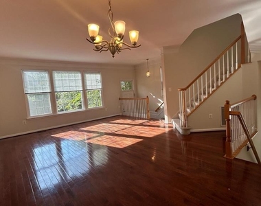 13906 Gothic Drive - Photo Thumbnail 3
