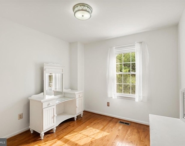 8063 Dulciana Court - Photo Thumbnail 18