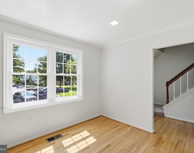 6002 Mardale Lane - Photo Thumbnail 2