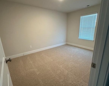 114 Haida Lane - Photo Thumbnail 5