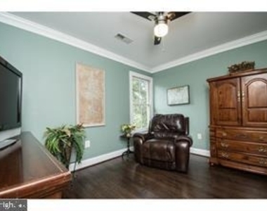 444 Winchester Street - Photo Thumbnail 8