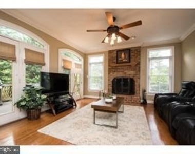 444 Winchester Street - Photo Thumbnail 5