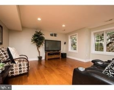 444 Winchester Street - Photo Thumbnail 10