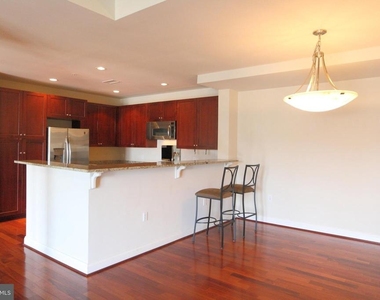 513 W Broad Street - Photo Thumbnail 8