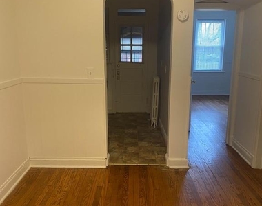 426 E Glendale Avenue - Photo Thumbnail 5