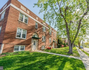 426 E Glendale Avenue - Photo Thumbnail 13