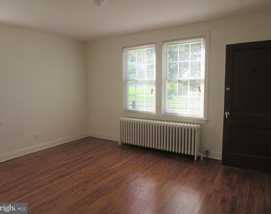 426 E Glendale Avenue - Photo Thumbnail 1