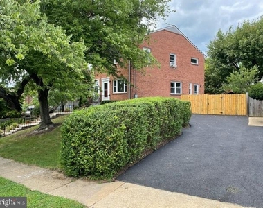 4221 Vermont Avenue - Photo Thumbnail 2