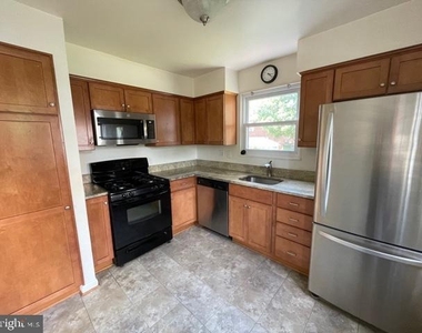 4221 Vermont Avenue - Photo Thumbnail 7