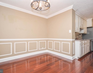 1401 N Rhodes Street - Photo Thumbnail 4