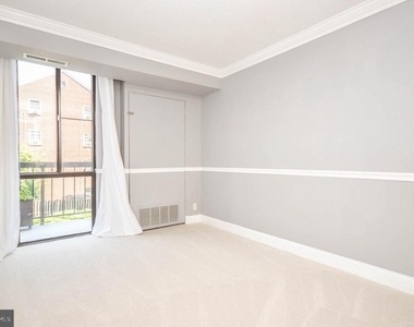1401 N Rhodes Street - Photo Thumbnail 20