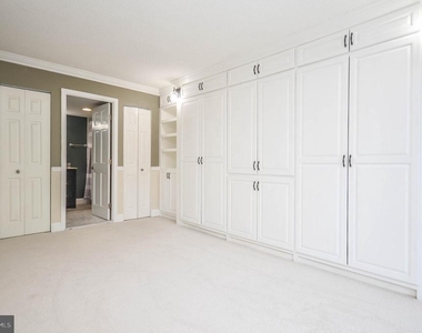 1401 N Rhodes Street - Photo Thumbnail 16