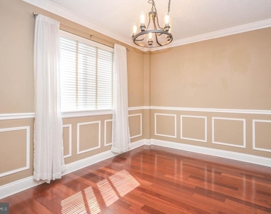 1401 N Rhodes Street - Photo Thumbnail 3