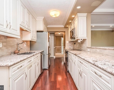 1401 N Rhodes Street - Photo Thumbnail 7