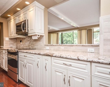 1401 N Rhodes Street - Photo Thumbnail 6
