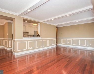 1401 N Rhodes Street - Photo Thumbnail 2