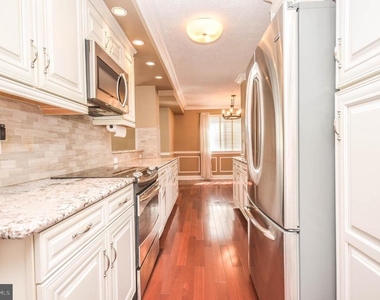 1401 N Rhodes Street - Photo Thumbnail 10