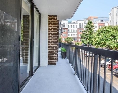 1401 N Rhodes Street - Photo Thumbnail 22