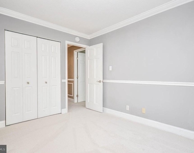 1401 N Rhodes Street - Photo Thumbnail 21